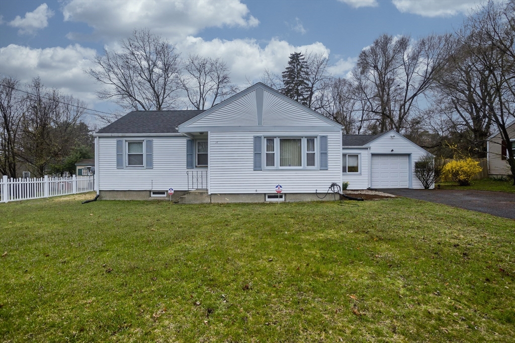 14 Tumbleweed Road Springfield, MA 01109 - Photo 2 of 28 a front view of house with yard and green space