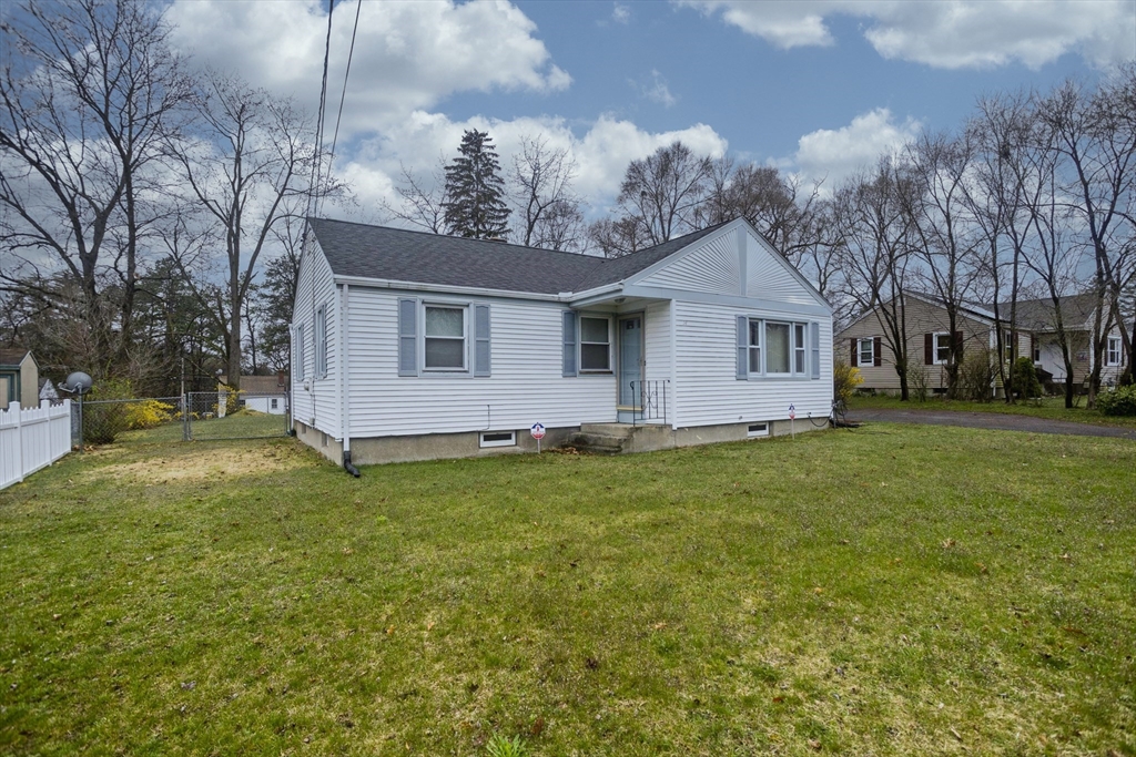 14 Tumbleweed Road Springfield, MA 01109 - Photo 3 of 28 a front view of house with yard and trees