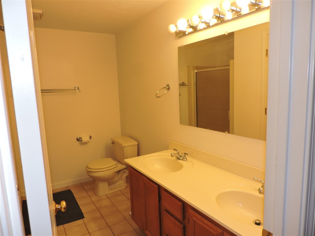 405 Treasure Island Road, Unit 405 Webster, MA 01570 - Photo 27 of 30 Gallery Image 27