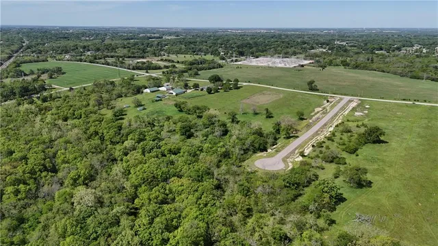 $925,000 | 5201 West 188th Terrace, Stilwell, KS 66085