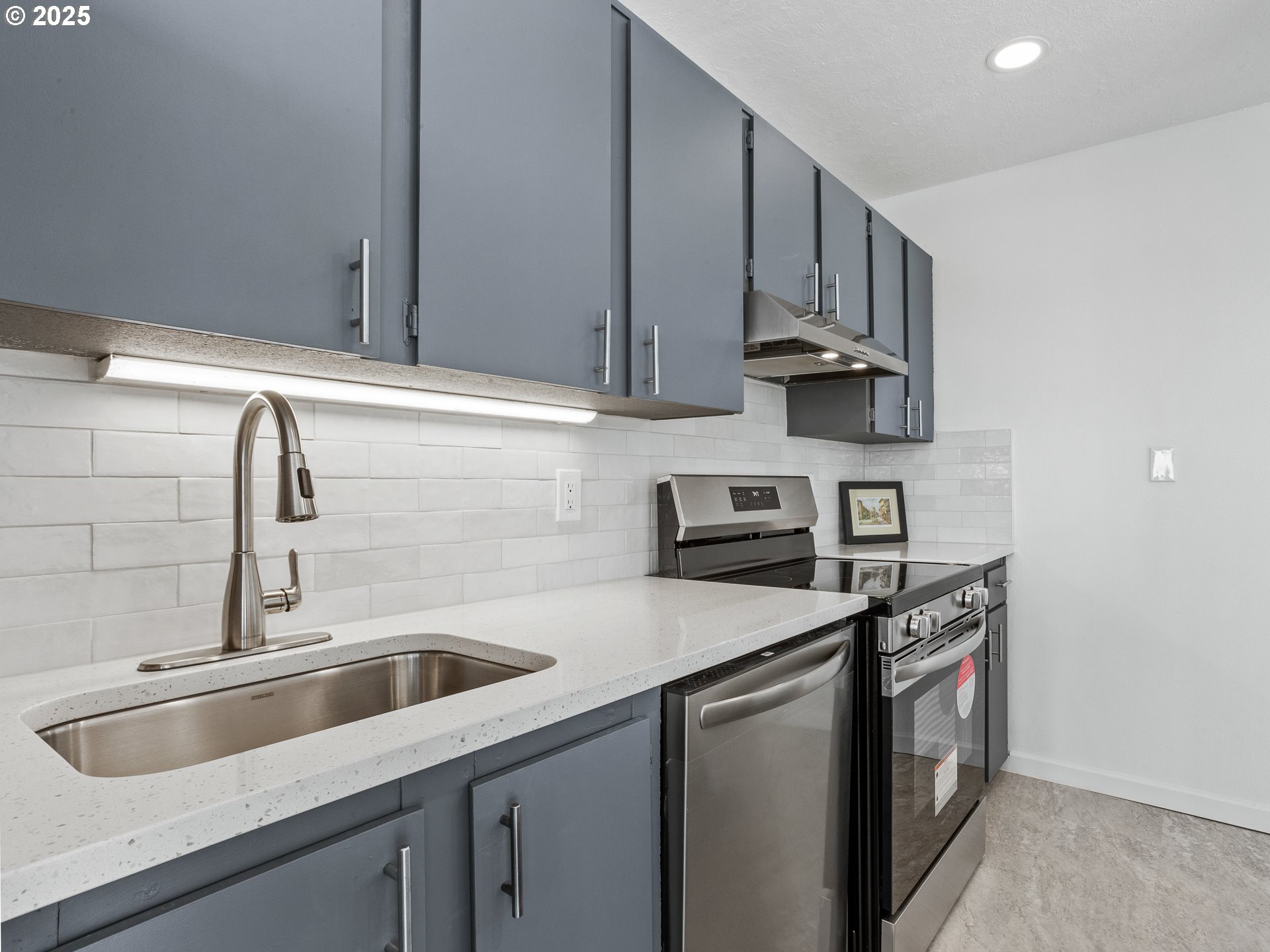 3701 Southwest Condor Avenue, Unit L1 Portland, OR 97239 - Photo 26 of 33 Gallery Image 26