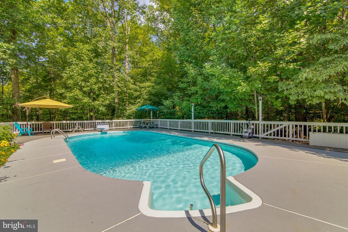 13613 Bethel Road Manassas, VA 20112 - Photo 15 of 66 Concrete wood decking wood/vinyl fencing