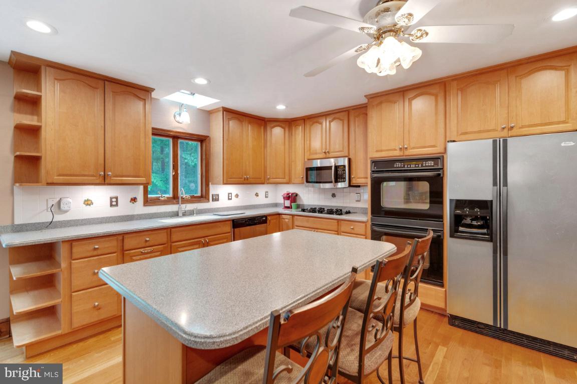 13613 Bethel Road Manassas, VA 20112 - Photo 24 of 66 Maple cabinents are beautiful!