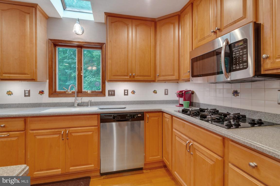 13613 Bethel Road Manassas, VA 20112 - Photo 25 of 66 Stainless and black appliances