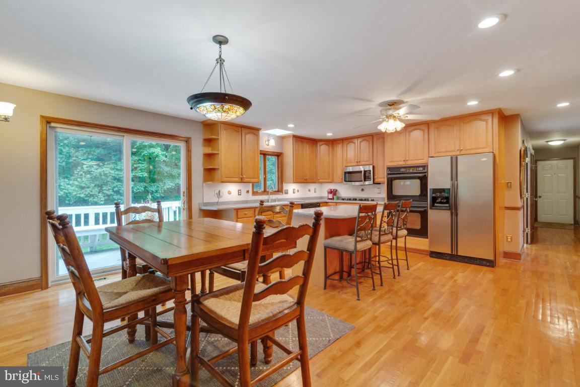 13613 Bethel Road Manassas, VA 20112 - Photo 27 of 66 Eat in kitchen with seating at the island too!
