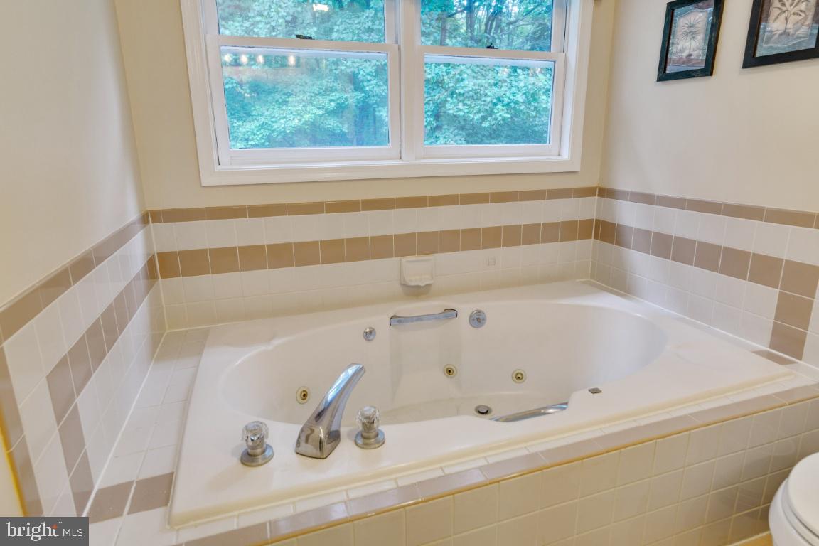 13613 Bethel Road Manassas, VA 20112 - Photo 47 of 66 Jetted tub