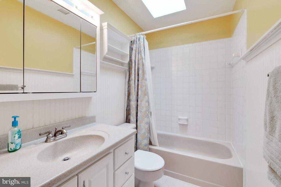 13613 Bethel Road Manassas, VA 20112 - Photo 51 of 66 Hall bath with skylight for natural lighting