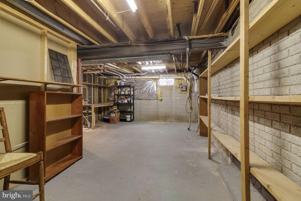 13613 Bethel Road Manassas, VA 20112 - Photo 61 of 66 Built in shelves and work table