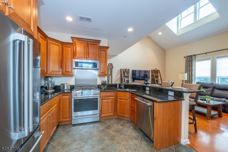 814 River Place Butler, NJ 07405 - Photo 1 of 31 Gallery Image 1