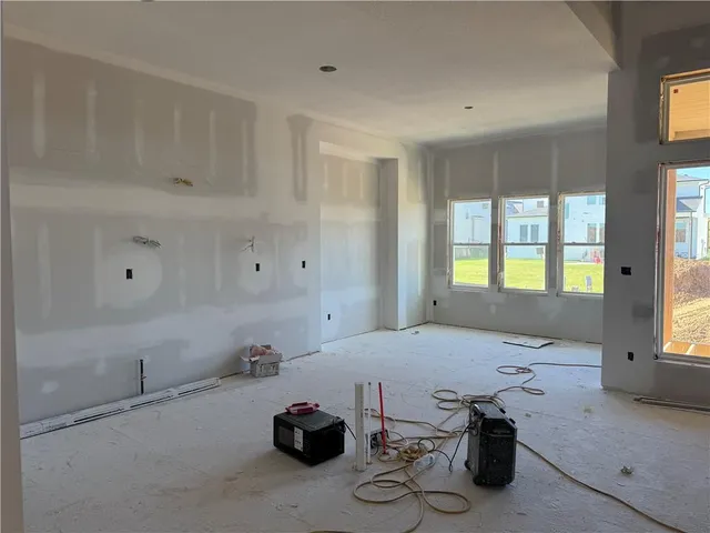 $704,775 | 18612 Mohawk Lane, Overland Park, KS 66085