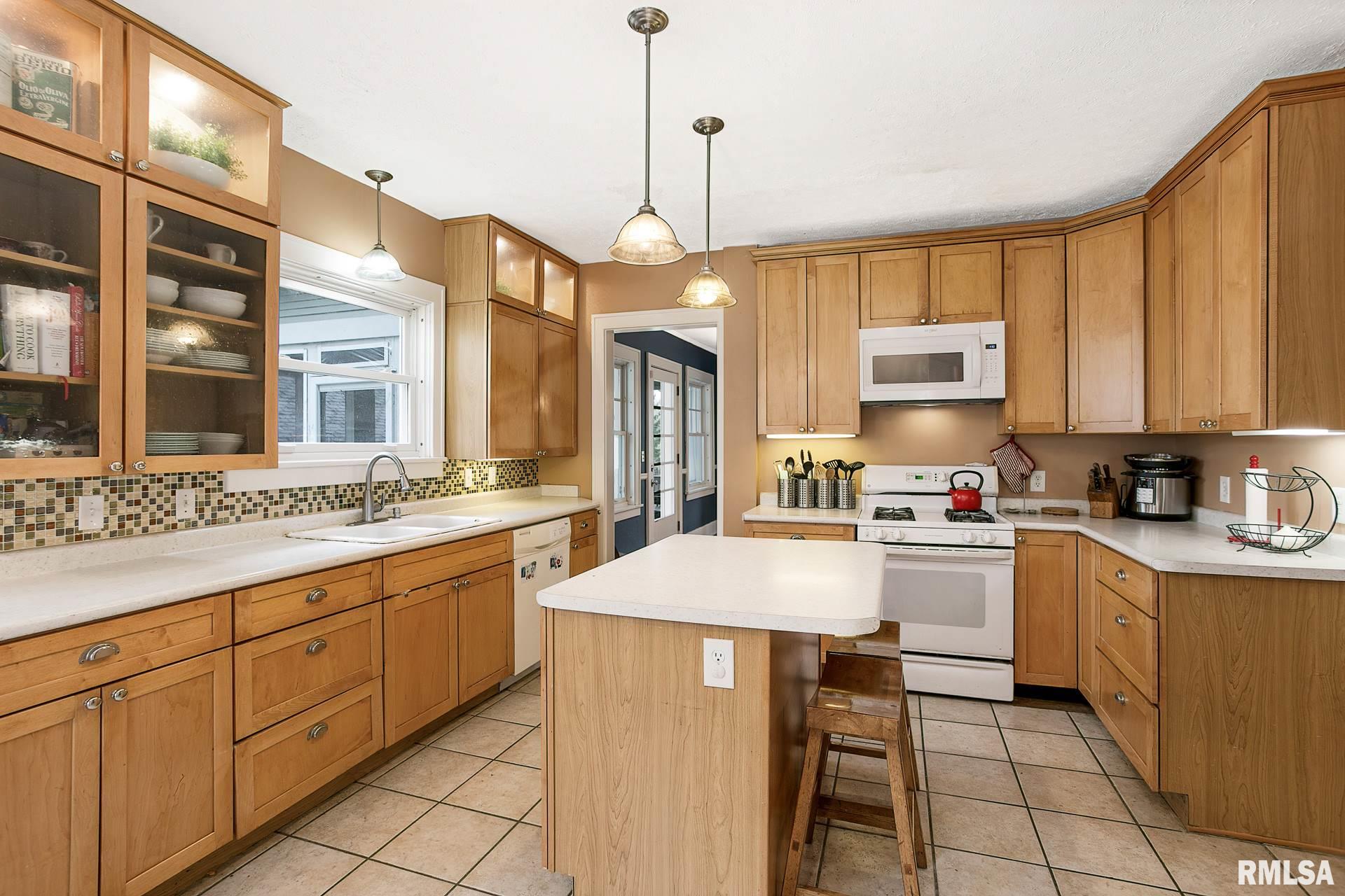 205 Forest Road Davenport, IA 52803 - Photo 17 of 35 Gallery Image 17