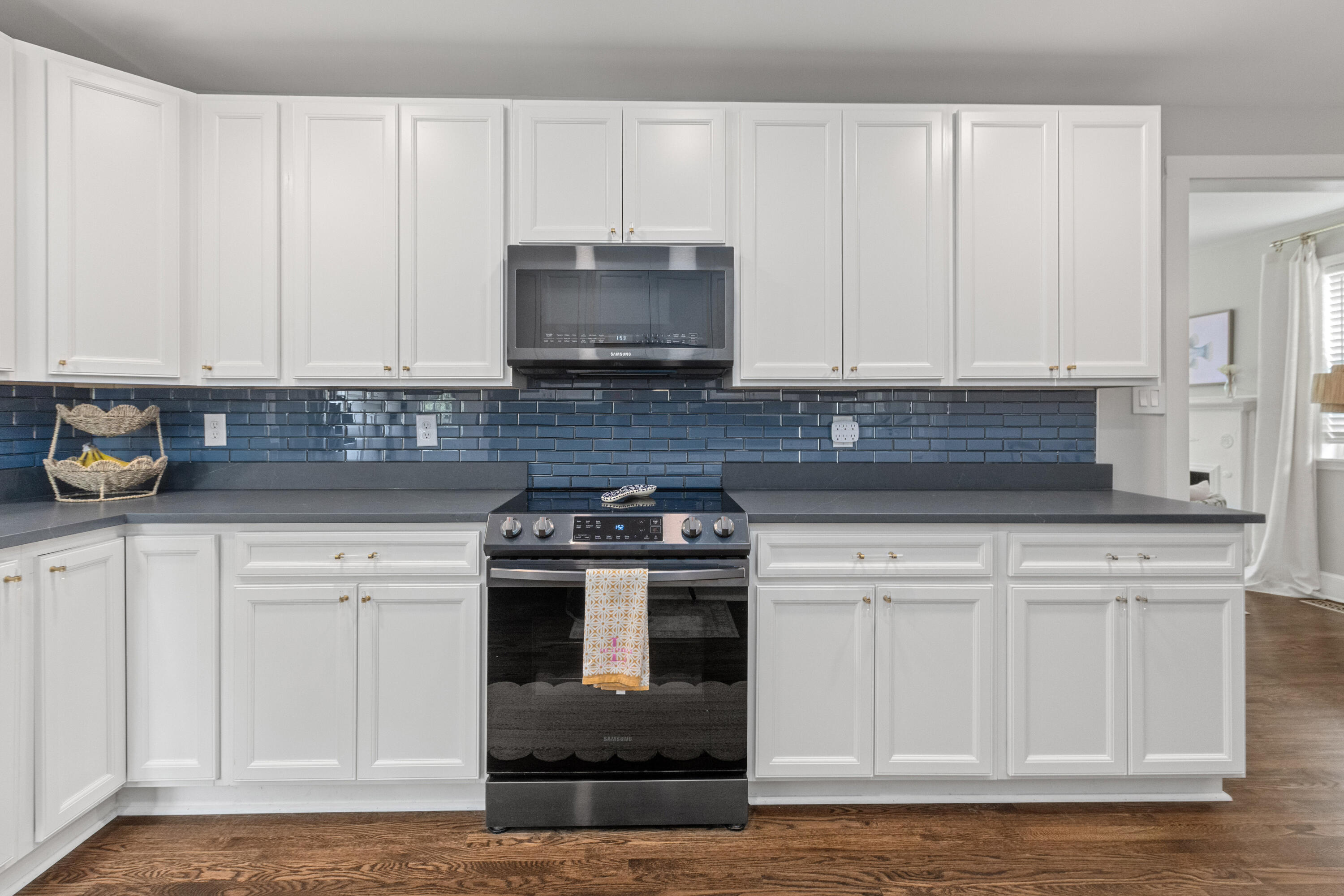 1126 Pleasant Pines Street Mount Pleasant, SC 29464 - Photo 12 of 43 1126Pleasantpines-CasaVerdeMediaLLC43