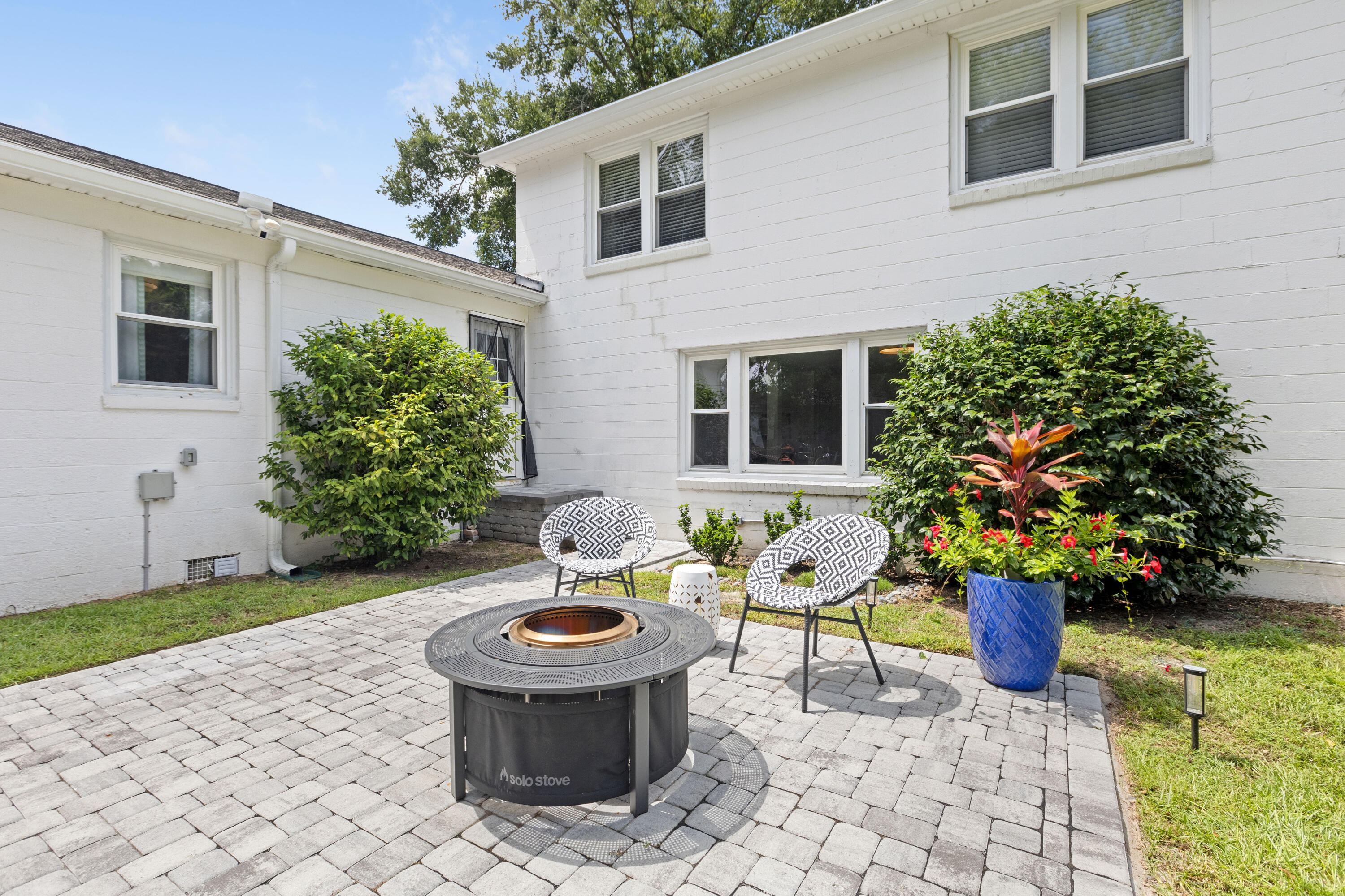 1126 Pleasant Pines Street Mount Pleasant, SC 29464 - Photo 19 of 43 1126Pleasantpines-CasaVerdeMediaLLC12