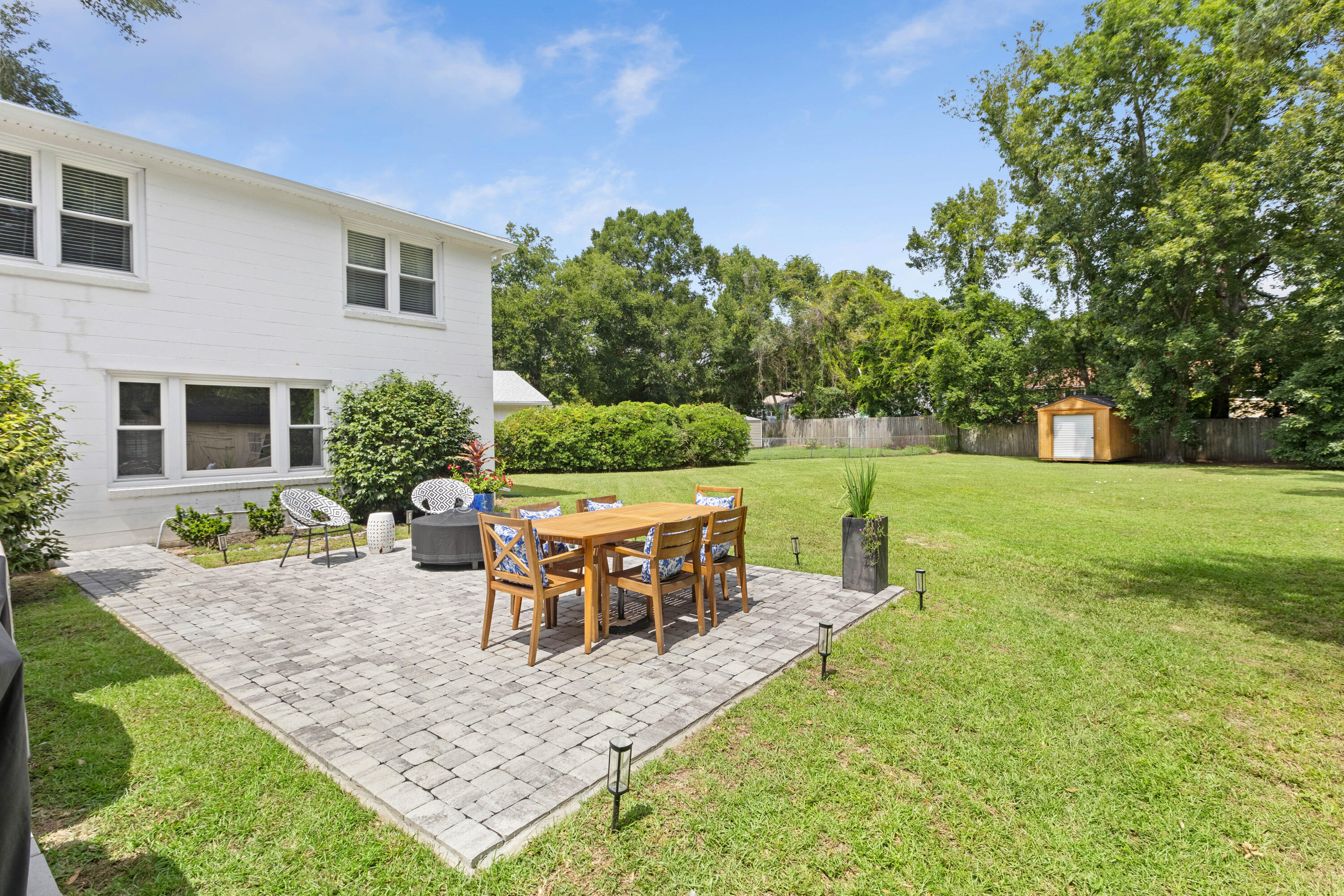 1126 Pleasant Pines Street Mount Pleasant, SC 29464 - Photo 21 of 43 1126Pleasantpines-CasaVerdeMediaLLC10
