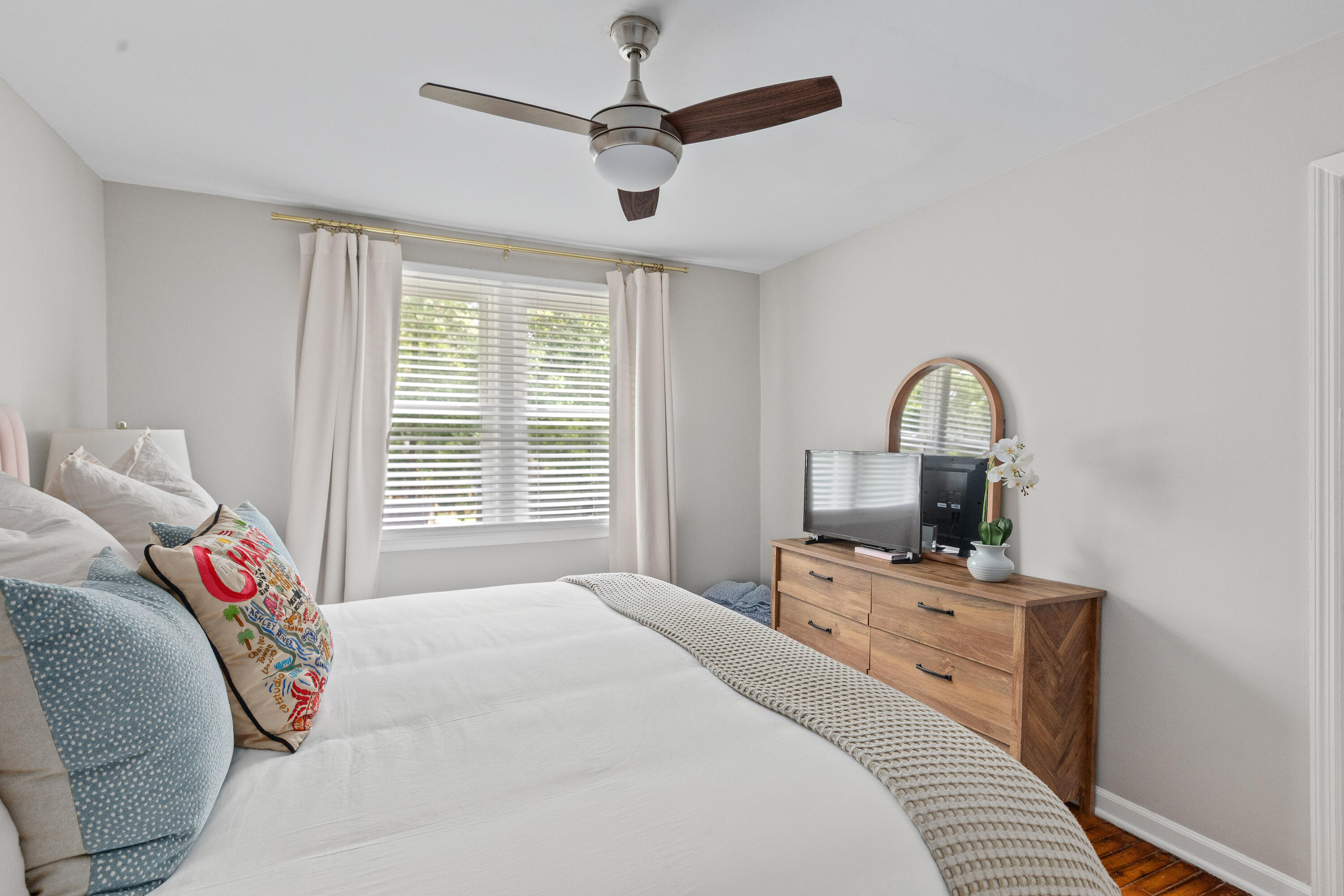 1126 Pleasant Pines Street Mount Pleasant, SC 29464 - Photo 34 of 43 1126Pleasantpines-CasaVerdeMediaLLC50