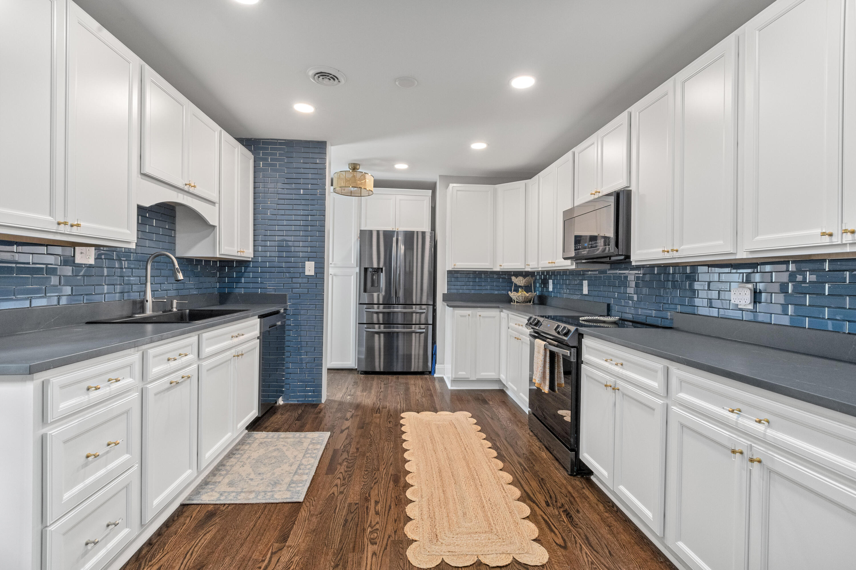 1126 Pleasant Pines Street Mount Pleasant, SC 29464 - Photo 9 of 43 1126Pleasantpines-CasaVerdeMediaLLC39