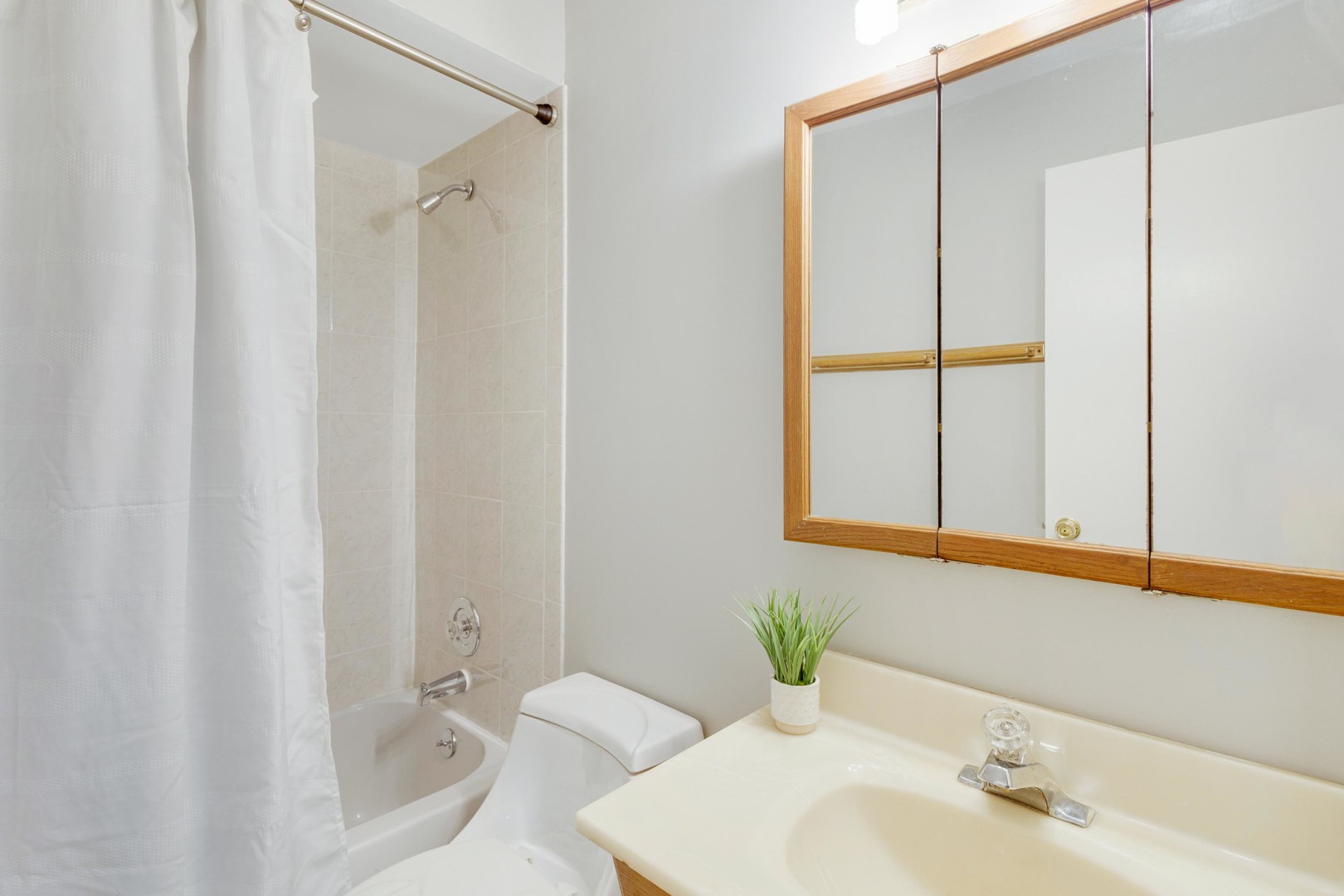 218 Downing Drive Bloomingdale, IL 60108 - Photo 12 of 16 a bathroom with a sink and a mirror