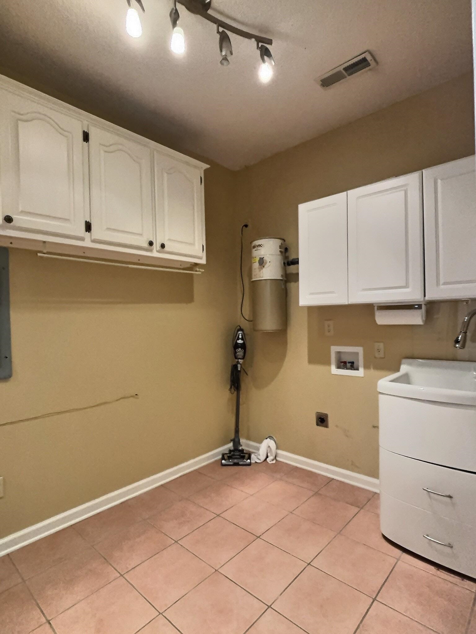 8222 Dogwood Road Germantown, TN 38139 - Photo 17 of 40 a kitchen with a sink and cabinets
