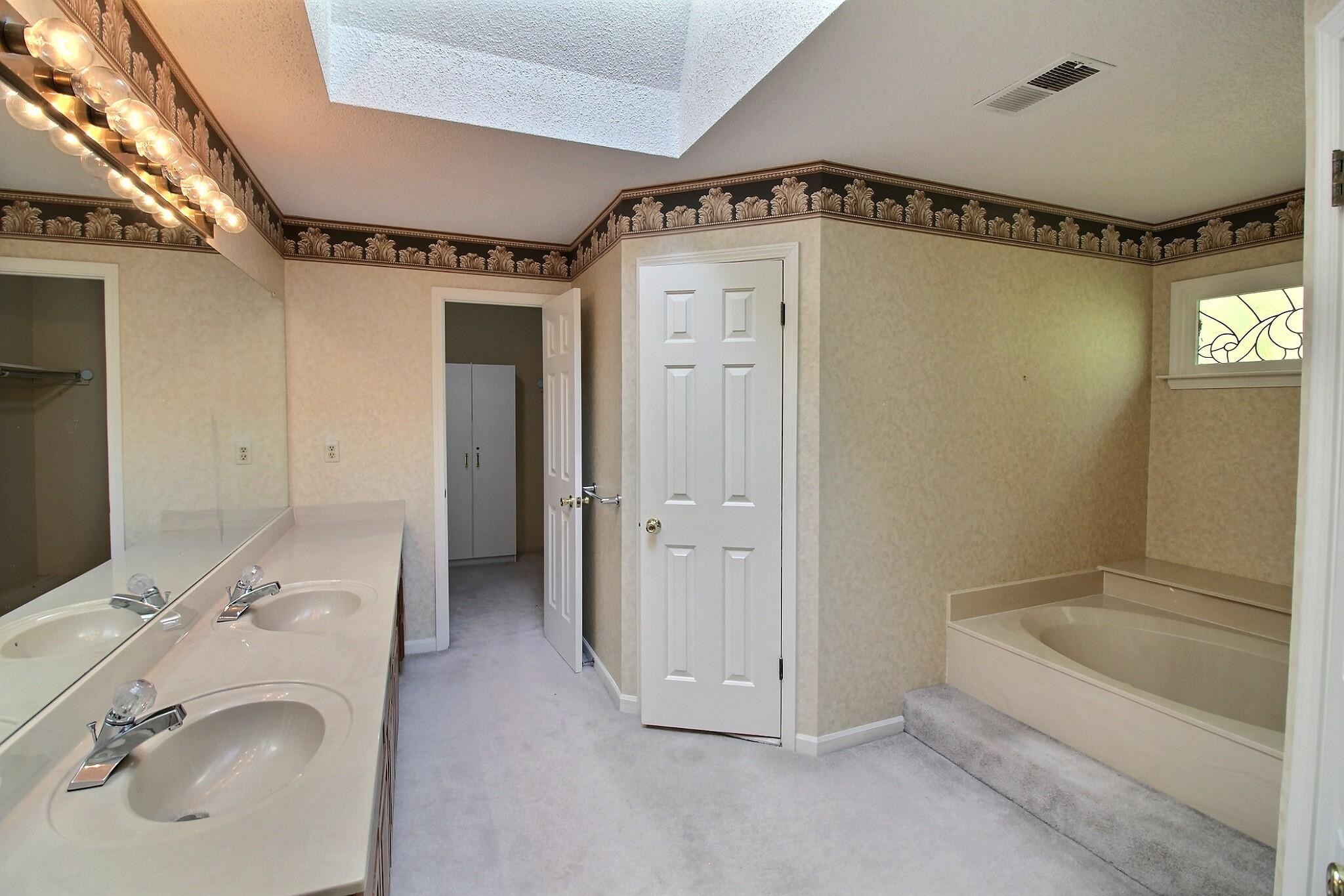 8222 Dogwood Road Germantown, TN 38139 - Photo 25 of 40 a bathroom with a tub sink and mirror