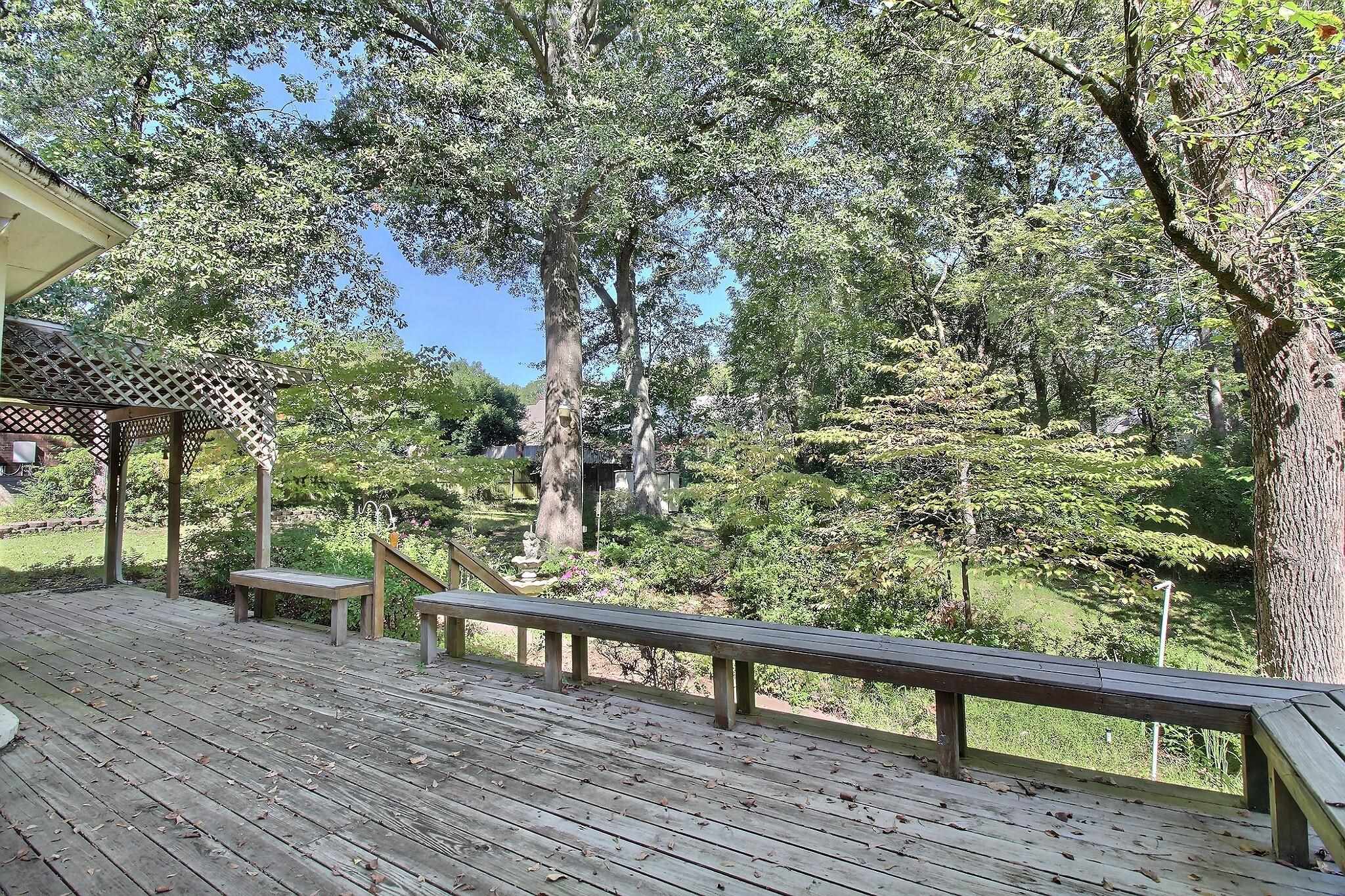 8222 Dogwood Road Germantown, TN 38139 - Photo 39 of 40 a view of a balcony with chairs