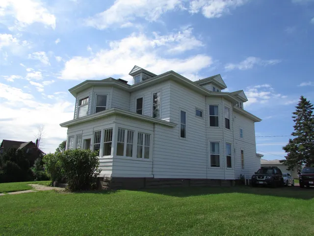 $1,325 | 1212 East 2nd Street, Superior, WI 54880