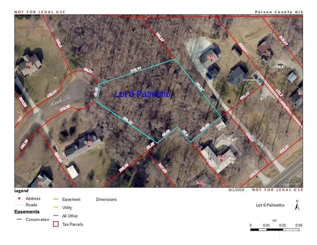 a black and white photo of a living room