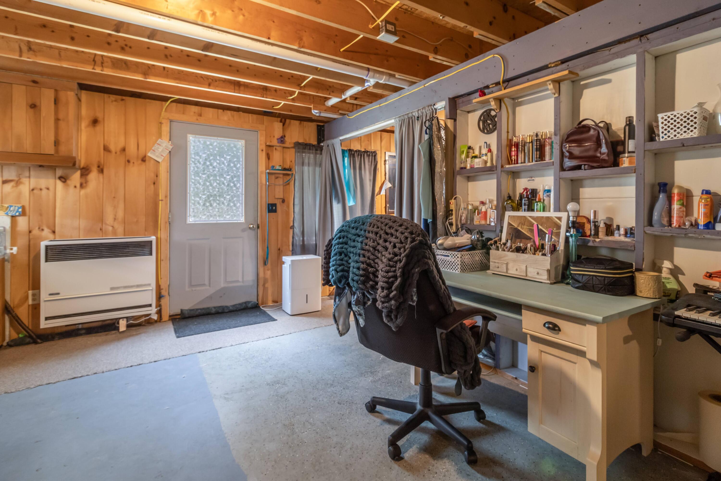 271 Bobcat Road Clifton, ME 04428 - Photo 33 of 84 271 Bobcat Road Interiors-17