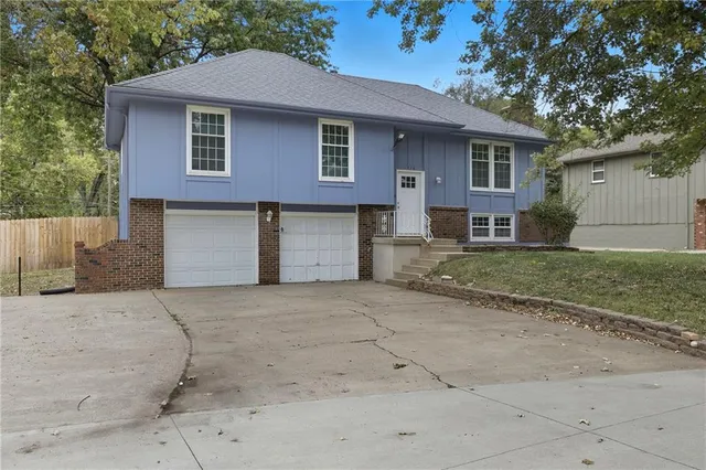 $305,000 | 1416 Southwest 3rd Street, Lee's Summit, MO 64081