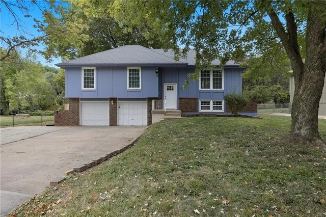 $305,000 | 1416 Southwest 3rd Street, Lee's Summit, MO 64081