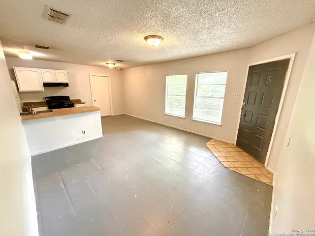 $849 | 6921 Belforest, San Antonio, TX 78239