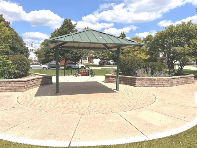 $275,000 | 2452 Daybreak Court, Unit 2452, Elgin, IL 60123