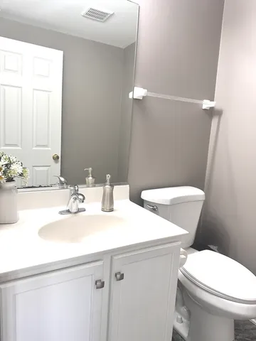 $275,000 | 2452 Daybreak Court, Unit 2452, Elgin, IL 60123