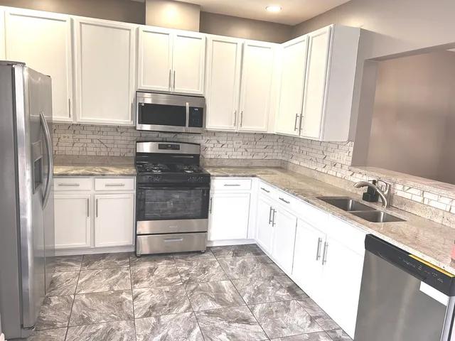 $275,000 | 2452 Daybreak Court, Unit 2452, Elgin, IL 60123