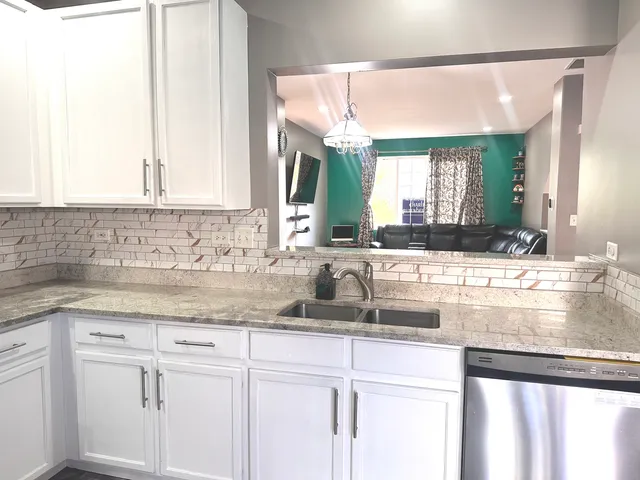 $275,000 | 2452 Daybreak Court, Unit 2452, Elgin, IL 60123