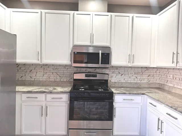 $275,000 | 2452 Daybreak Court, Unit 2452, Elgin, IL 60123