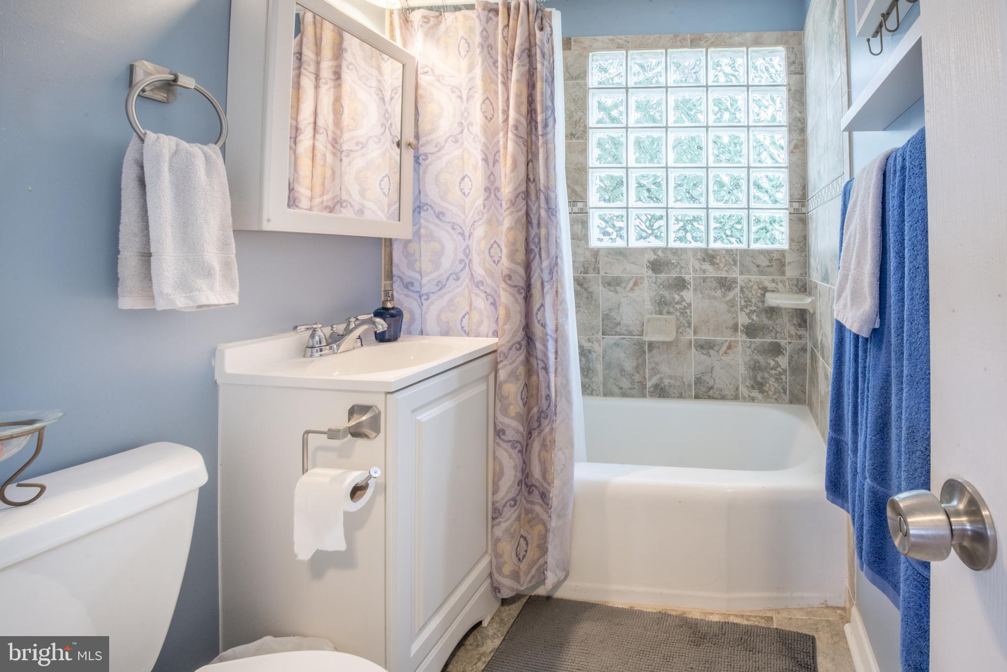 1346 Sudvale Road Baltimore, MD 21208 - Photo 15 of 30 a bathroom with a sink a toilet and a bathtub