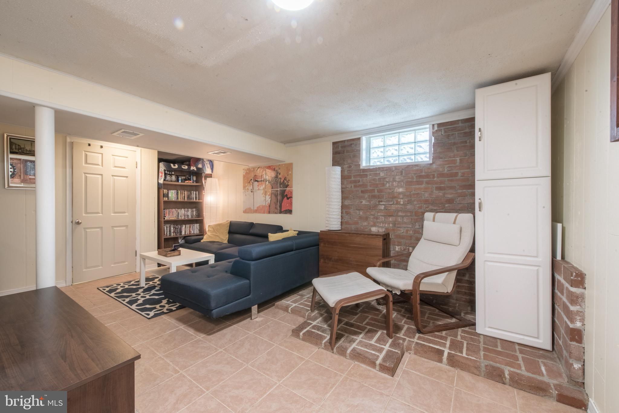 1346 Sudvale Road Baltimore, MD 21208 - Photo 23 of 30 a living room with furniture and a window