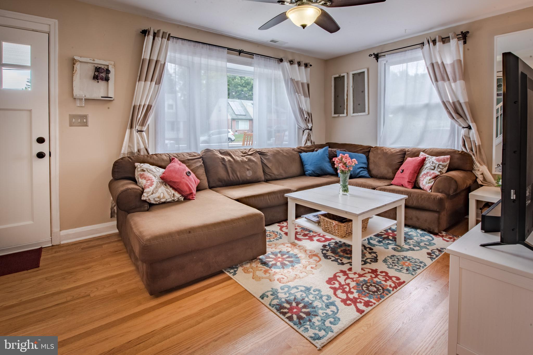 1346 Sudvale Road Baltimore, MD 21208 - Photo 7 of 30 a living room with furniture and a flat screen tv
