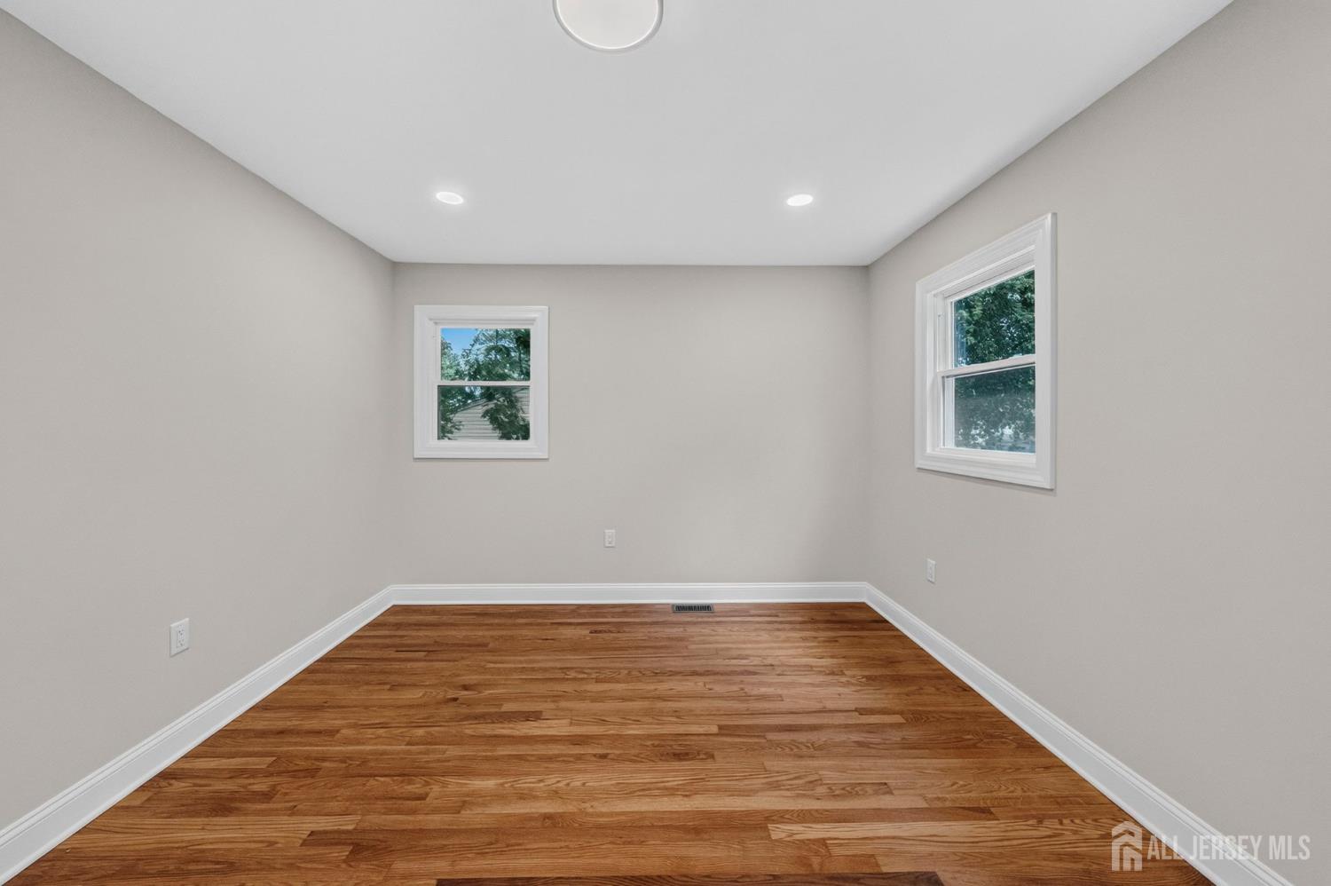 34 Larchmont Road Edison, NJ 08837 - Photo 27 of 38