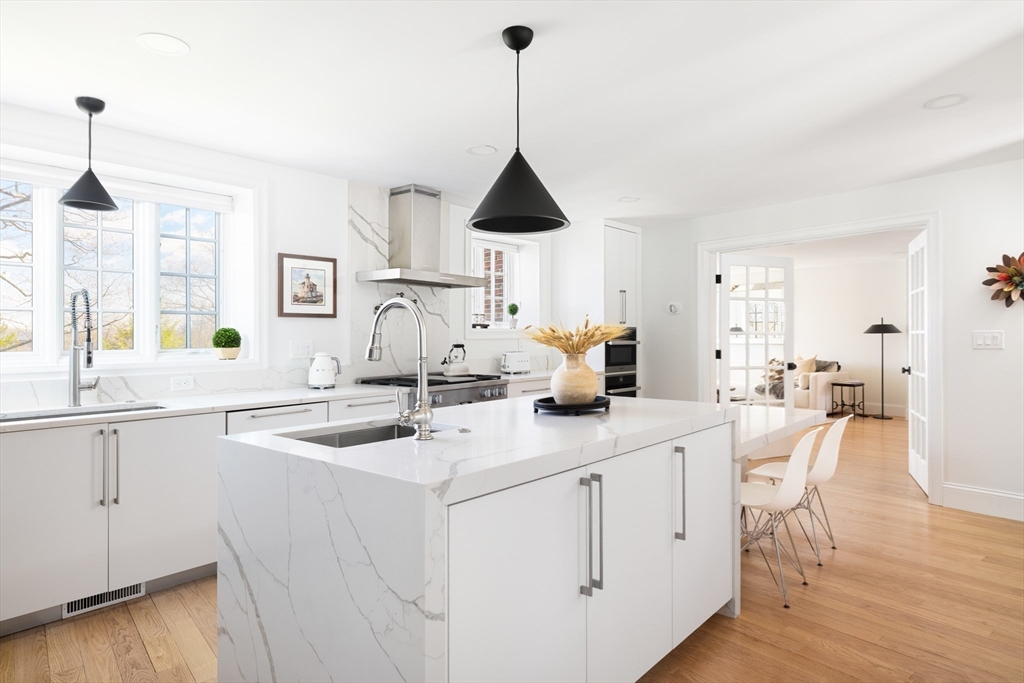 124 Chestnut Hill Road Newton, MA 02467 - Photo 6 of 27