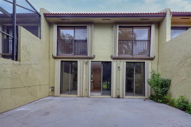 a view of entrance of the house