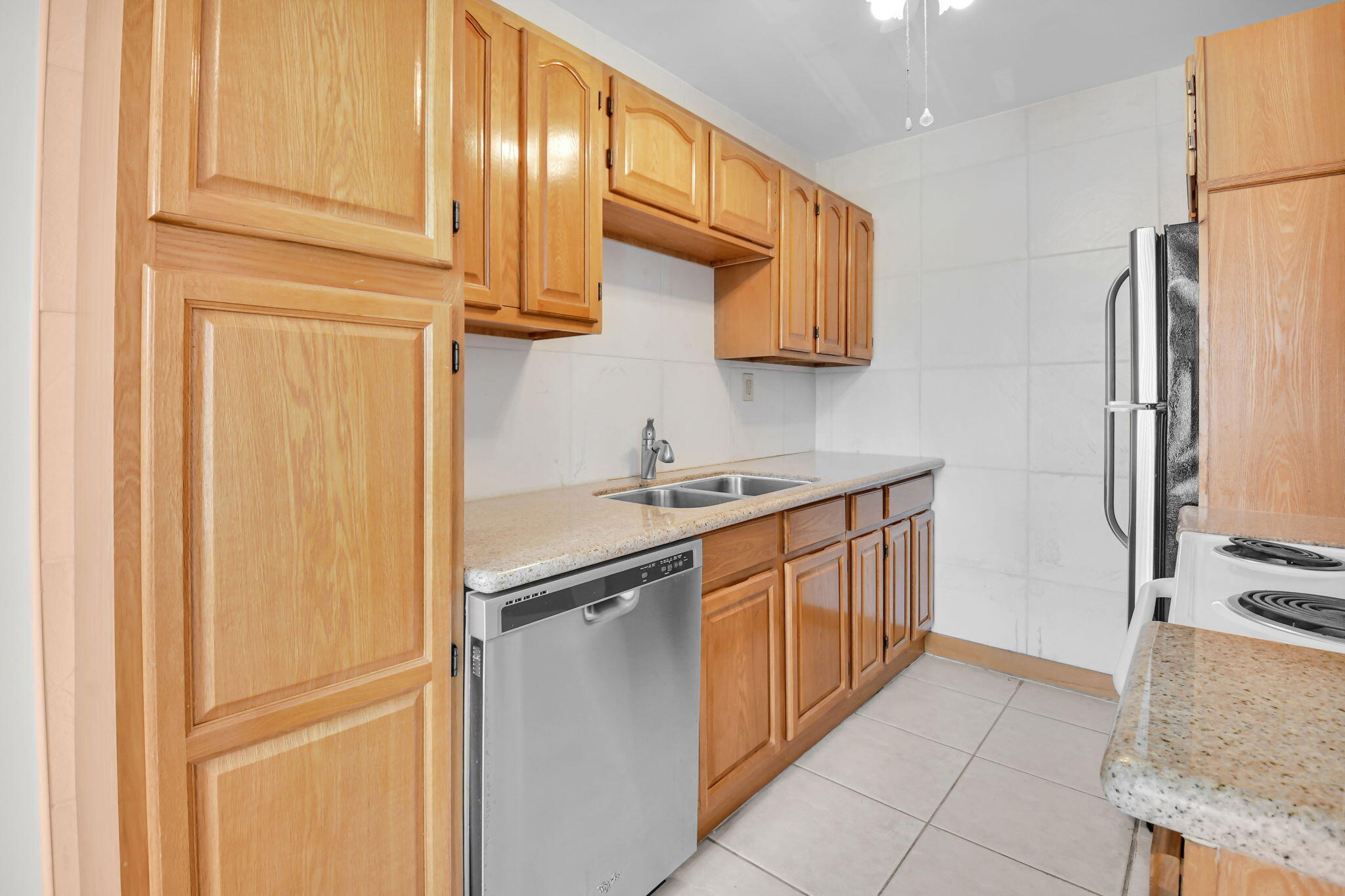 4088 Exeter Boca Raton, FL 33434 - Photo 5 of 48 Kitchen