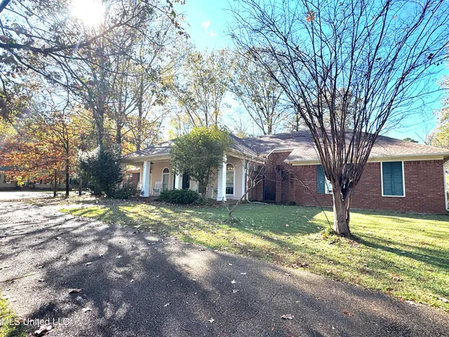 $307,000 | 427 Autumn Oak Drive, Madison, MS 39110