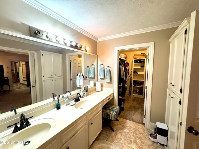 $285,000 | 427 Autumn Oak Drive, Madison, MS 39110