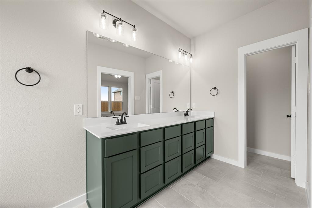2309 Ryehill Road Forney, TX 75126 - Photo 19 of 30 24_6900 Deadwood- Primary Suite-4