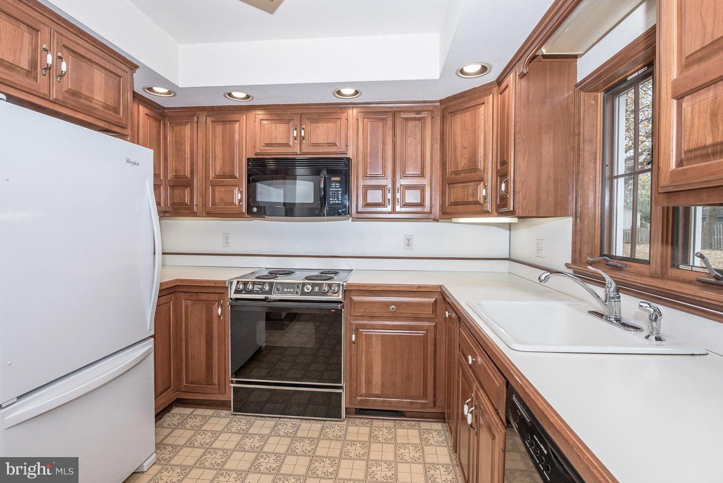 219 Wentworth Road Wayne, PA 19087 - Photo 11 of 32 Kitchen