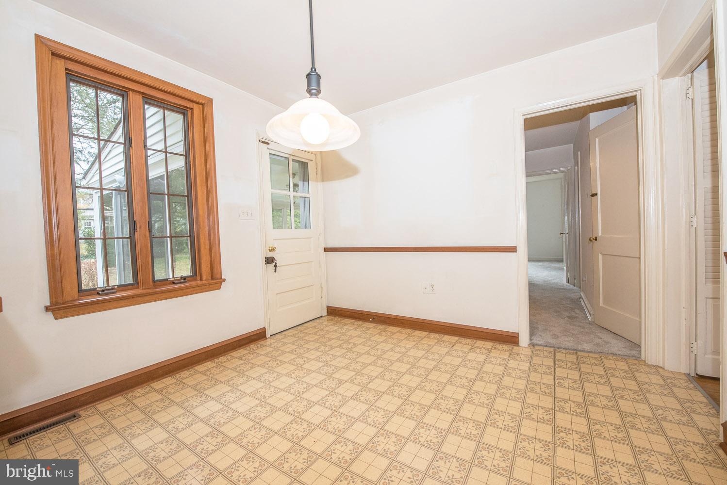 219 Wentworth Road Wayne, PA 19087 - Photo 12 of 32 Eating Area