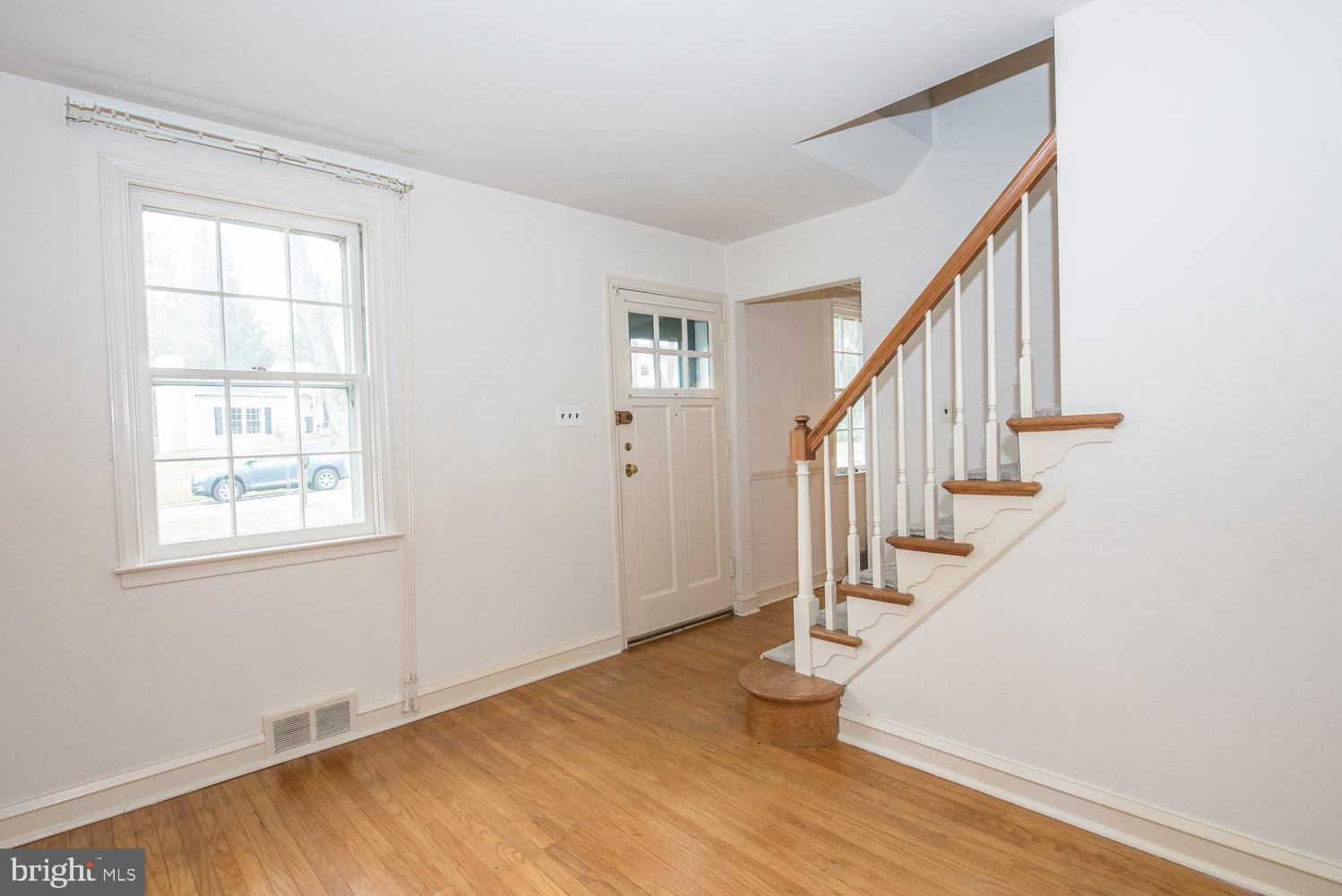 219 Wentworth Road Wayne, PA 19087 - Photo 4 of 32 Entry Area
