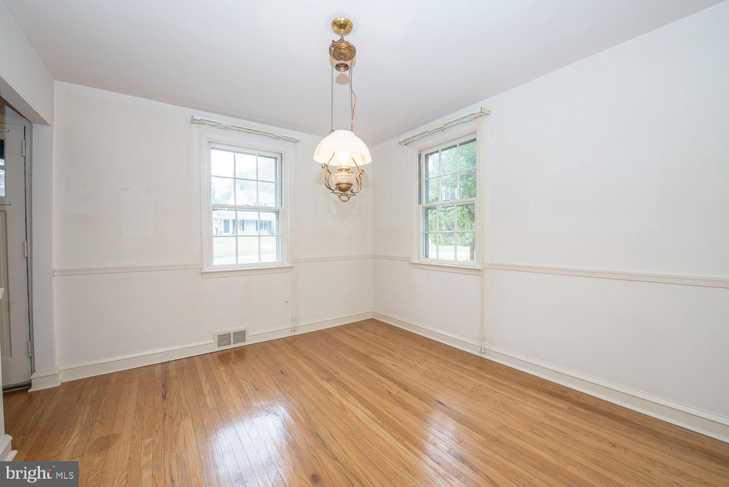 219 Wentworth Road Wayne, PA 19087 - Photo 9 of 32 Dining Room
