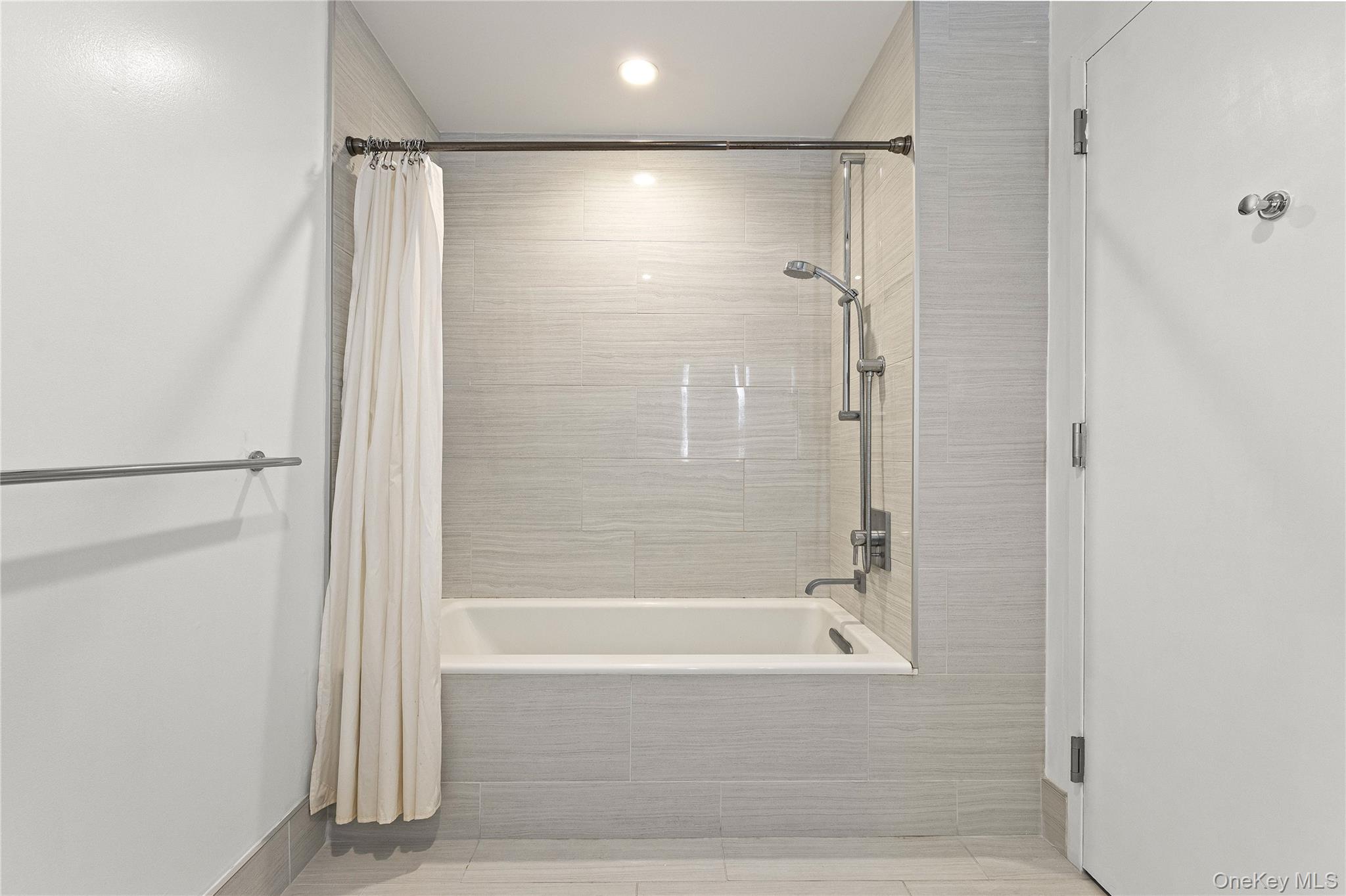 131-01 40 Road, Unit PH3F Queens, NY 11354 - Photo 16 of 30 a bathroom with a bathtub and a shower